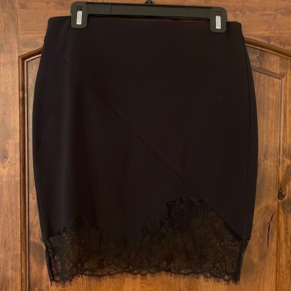ROBERT Rodriquez Designer stretch skirt with lace detail NWOT. Size 8 (6 fit)